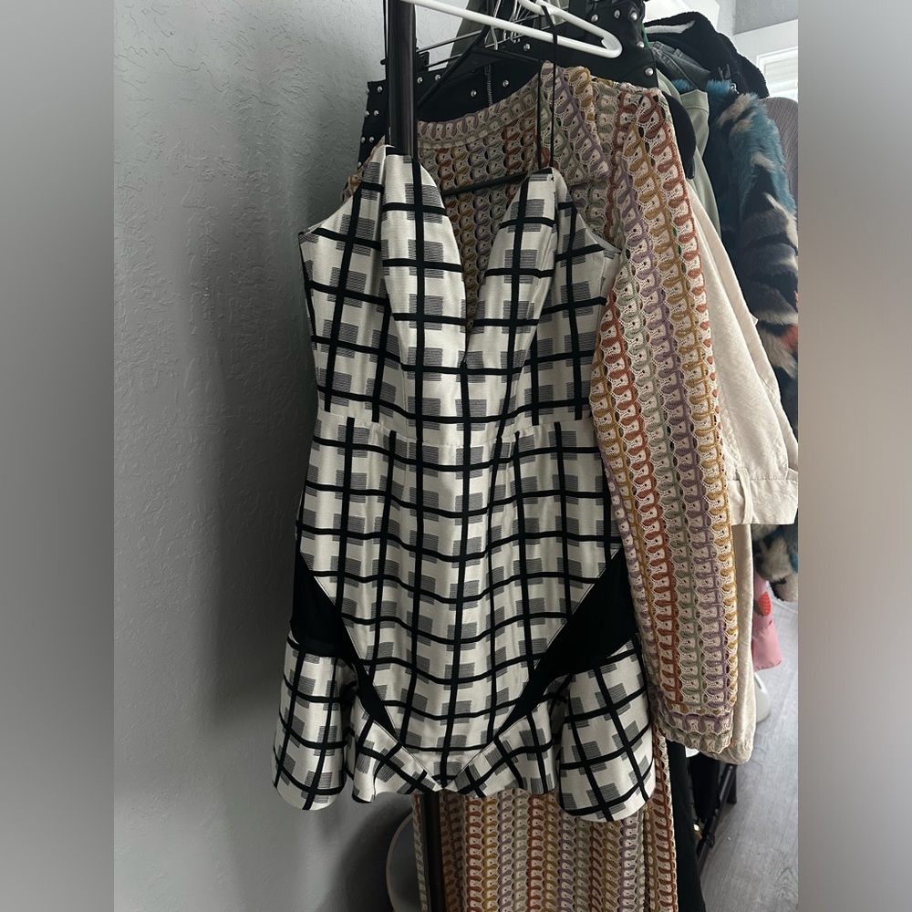 Black and white plaid mini with low back NBD Size xs